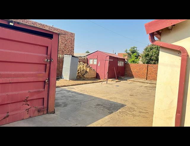 2 BEDROOM HOUSE FOR SALE IN MABOPANE  UNIT B